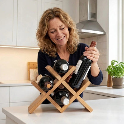 Casier bouteille femme avec chandail noir