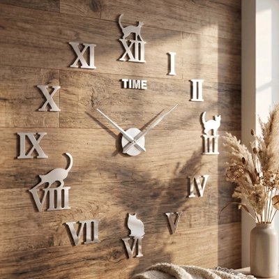 Horloge murale design sur mur de bois