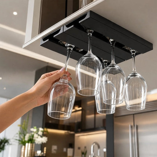 Support verre suspendu main prend coupe